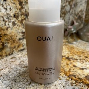 Detox Shampoo in Sleek Silver Bottle